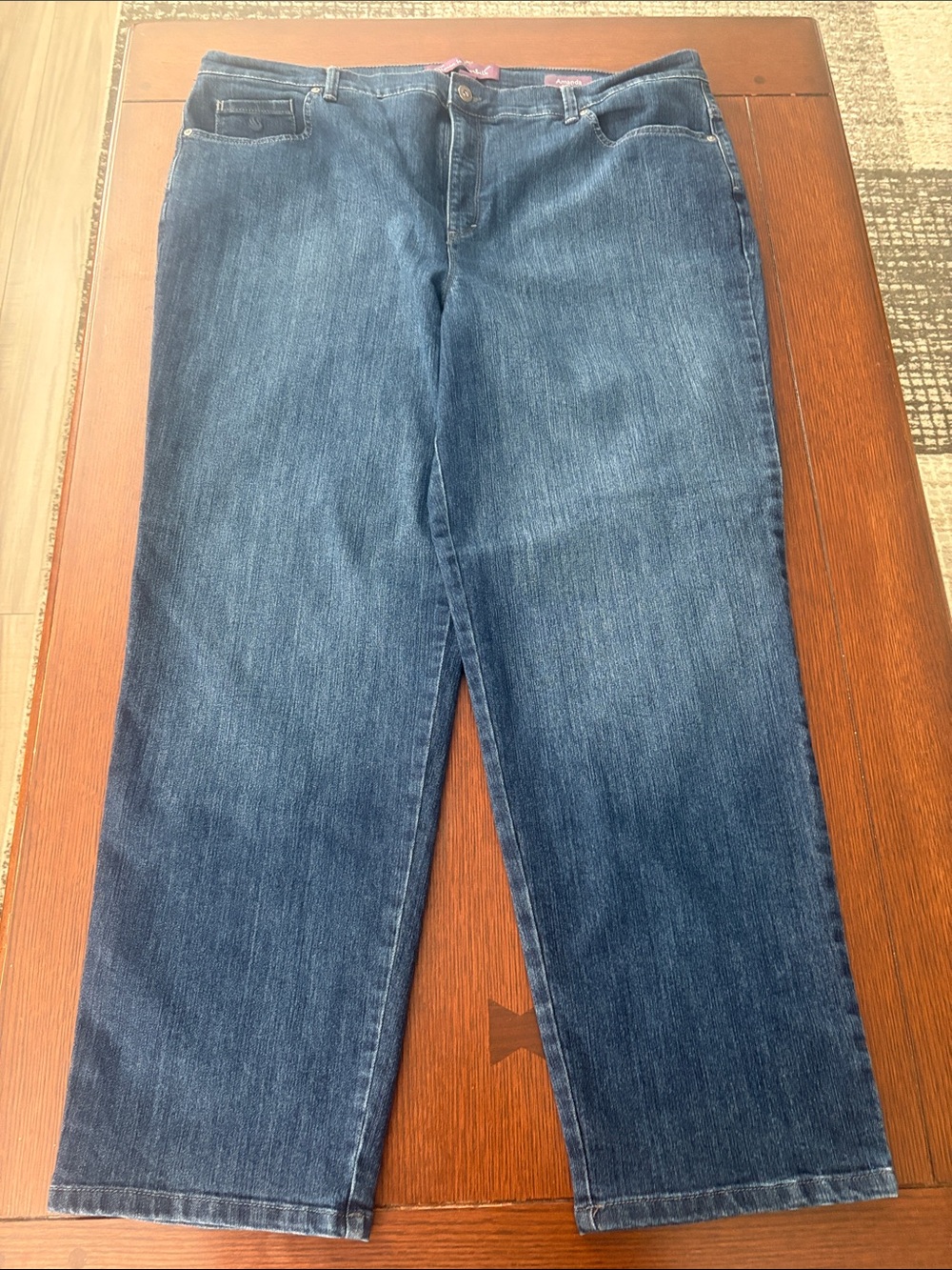 Gloria Vanderbilt, Amanda blue jeans